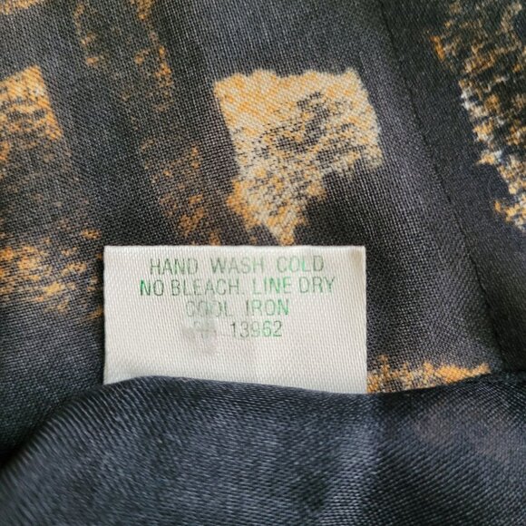 Beautiful Scarf Abstract Pattern 100% Polyester Made in Italy Tag - Picture 3 of 5